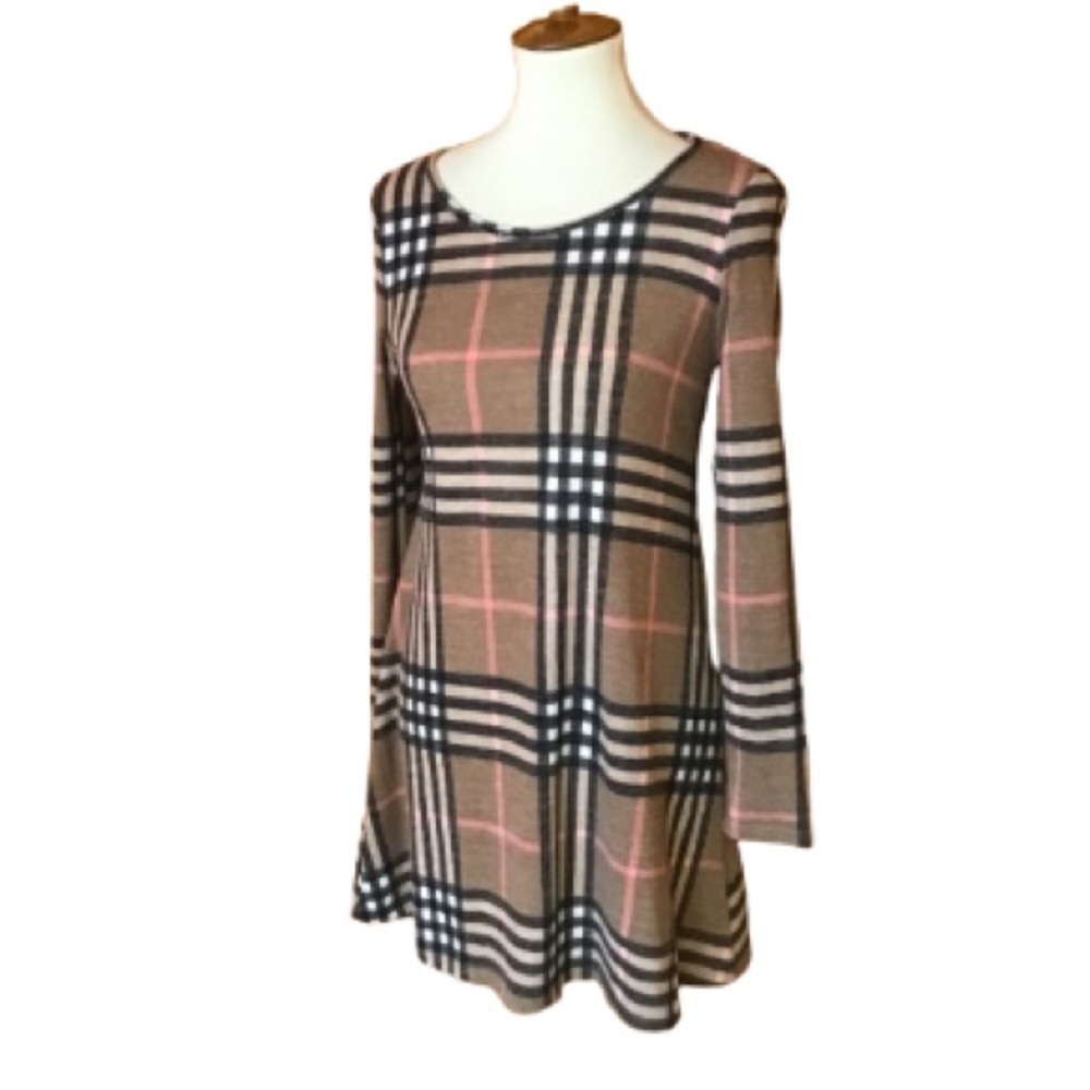 Feminine plaid mini sweater dress